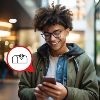 1_uni-student_checking-mail-using-app
