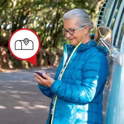 2_Retiree-checking-mail-during-her-trip